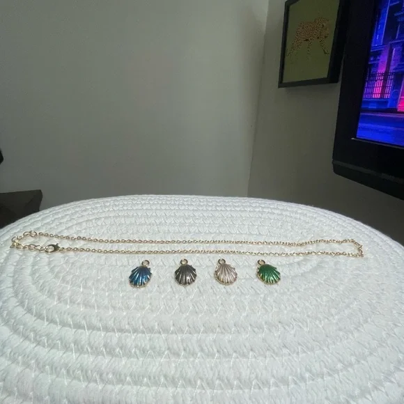 NECKLACE - Picture 2 of 3